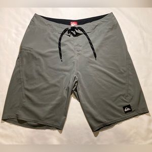Men’s Quiksilver Stretch Board Shorts- Sz 34